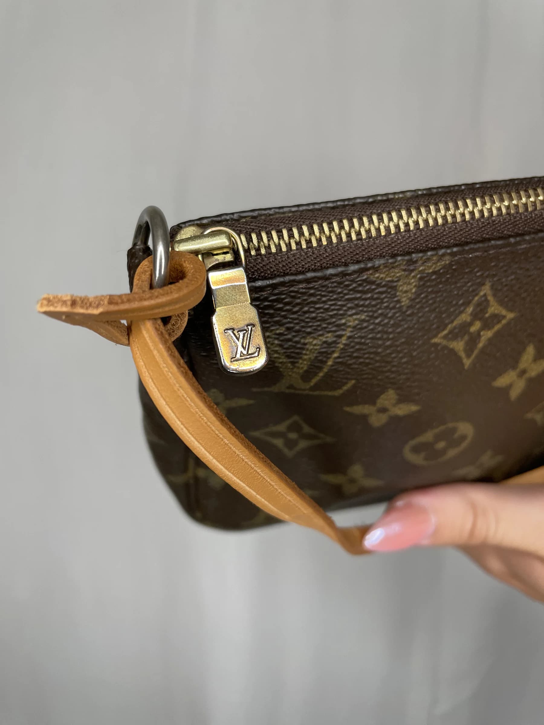 Vue rapprochée de la fermeture de la Pochette